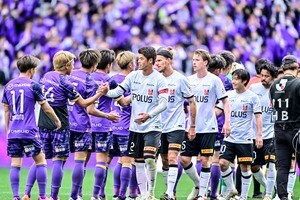 「浦和サポーターも吉川晃司にはざわついたな」広島と浦和の試合に突如現れた吉川晃司にスタジアム騒然！「突然の吉川晃司に動揺した」「さすがにスタジアムがどよめいた」の声の画像