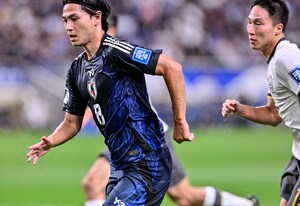 【中国戦で2発の南野拓実、仲間と描くゴールのビジョンとは (2)】良質なリンクマンであり、危険なアタッカーとしての南野が輝く環境……自分が何をすれば効果的か、の感覚の画像