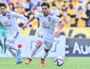 【J2「首位奪取」】「10勝到達」仙台が初の首位に!!チームを押し上げた「2人の新加入選手」に元C大阪MFも控え…「盤石の中盤」！【戸塚啓のJ2のミカタ】(1)の画像