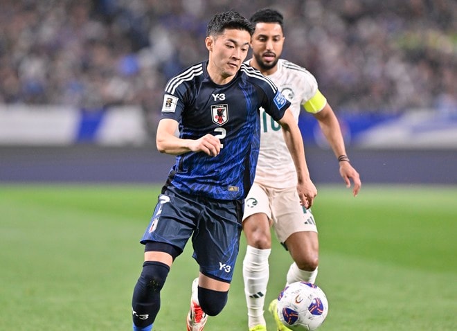 4【試合アルバム】「サッカー日本代表―サウジアラビア代表」菅原由勢がアジア最終予選では初先発。堂安律に代わって右WBで起用される「中地拓也 撮影写真」の画像001