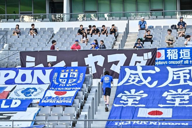 【サポーターアルバム】サッカー日本代表の中国戦完封勝利を支えたサポーター写真63枚！ 韓国・龍仁に駆け付けた現地観客席ショット「日本代表ー中国代表」の画像016