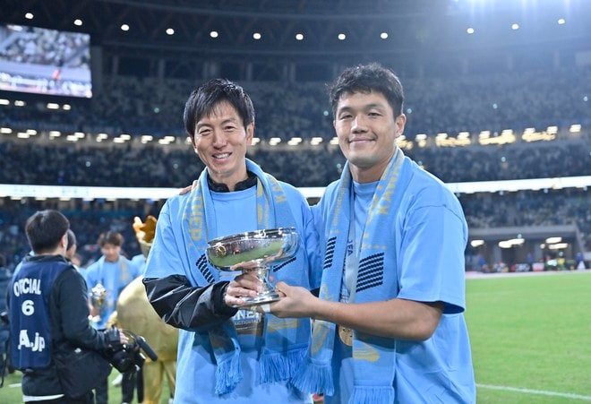 【J1川崎を取材して感じた「育てる力と心」とは(5)】金明豪通訳が抱える選手に「託す想い」とは……試合前の重要なルーティンが注目されるも、「自分から叩くよ、なんて絶対に言えない」の画像002