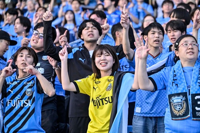 【サポーターアルバム】平日ナイターの試合前から駆け付けた川崎フロンターレのサポーター写真84枚！ 夕日に照らされながらの等々力ショット「川崎フロンターレー横浜FC」の画像040