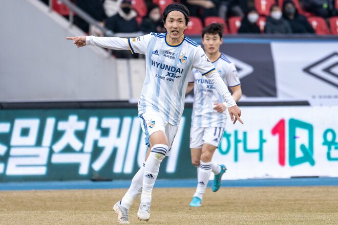 Kリーグ1 蔚山現代fc所属のサッカー元日本代表 天野純が 圧巻ワンタッチボレー で決勝点を沈める リーグ7得点目で キャリアハイ をまた更新 動画 サッカー批評web
