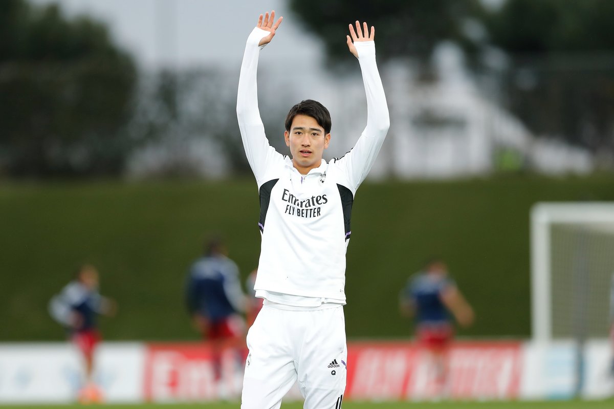 ピピくん思ってた倍デカイなw」レアル中井卓大との写真をYoutuberが