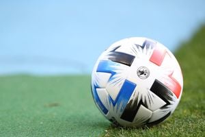 ７月４日にＪ１が再開される　写真：松岡健三郎/アフロ