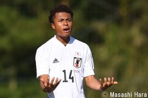 【久保建英のチームメート候補】「ピッチに立てば先輩も関係ない」有言実行の藤田譲瑠チマ【VS香港代表戦】「キャプテンマークを巻いた2人の特別な還元」(2)の画像