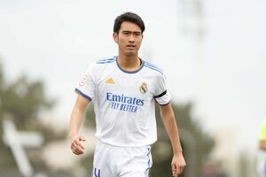 レアル・マドリードの18歳MF中井卓大がカスティージャで公式戦デビュー!! ｢彼の才能と努力を感じる｣サッカー日本代表入り期待の超逸材がスペイン3部の試合で初出場! 【動画】の画像