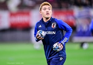 「躍動感すご」堂安律が公開したトレーニングで"飛んでる"かのようなジャンプを披露し「身体能力エグい!」と称賛！「前より更に金になった?!」と髪色にも注目の声の画像