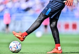 「え？フロンターレ？」オランダ1部NECの“水色＋3色ライン”の新アウェイユニが「なんか既視感…」と話題！「最高にカッコイイ」も「フロンターレかと思った」の声の画像