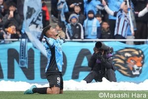 両チーム合計8点が入る乱打戦！前半25分｢らしくない3得点｣の立役者は昨シーズン日本人最多13得点のドリブラー【なぜ川崎VS柏戦で｢大量ゴール｣が生まれるのか】(1)の画像