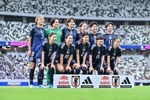 「汗だくで抱きつくのはそろそろやめようか。笑」なでしこジャパンの試合後に見られた「先輩・後輩の抱擁写真」が熱い！「仲が良い証拠ですかね」とファン注目の画像