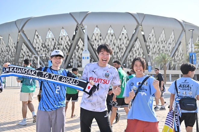 【サポーターアルバム】川崎のアジア王者を願って、ACLE決勝直前にスタジアム前で撮影した83枚のサポーター写真！ 「アル・アハリー川崎フロンターレ」の画像032
