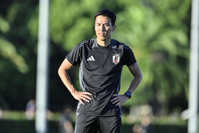 「現役さながらの足捌き」「頼もしい限り」サッカー日本代表の練習に参加した元日本代主将・長谷部誠コーチの動きにファン興奮！ 長友佑都ら現役選手と一緒に鳥かごで魅せたの画像002