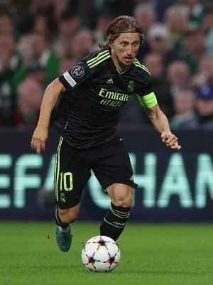 「異次元すぎてわろてる」レアル・マドリードMFモドリッチによる「”伝家の宝刀”右足アウトサイド」の驚愕ゴールが「国の指定文化財」などと称賛浴びる!の画像