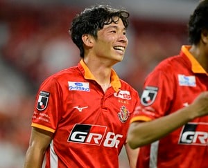 「もうユニフォーム着てる!!」J2仙台が獲得した名古屋MF長澤和輝の「仙台ユニフォーム姿」に驚きと興奮の声！「ぬお！もう仙台におるんか」と移籍発表日当日の姿にも視線集まるの画像