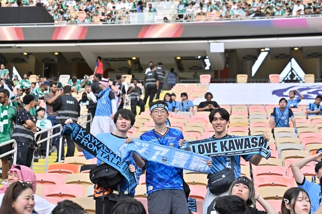 【サポーターアルバム】ACLE決勝に駆け付けた川崎サポーターは衝撃の700人！ 現地で声援を送ったサポーター写真81枚「アル・アハリー川崎フロンターレ(3)」の画像039