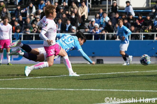 三ツ沢でのゴールラッシュ！“降格”横浜FCが大量5得点で“昇格”栃木シティに大勝！駒沢直哉が圧巻のヘッド4発！須藤大輔新監督が手にした初勝利！苦悩のパウロ＆武蔵…【横浜FCvs栃木シティ】激闘PHOTOギャラリーの画像007