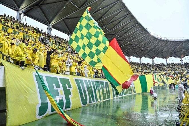 【千葉サポーターアルバム】雨の中で首位堅持のチームを後押しした「ジェフユナイテッド千葉のサポーター写真99枚」！ ゴール裏の熱狂ショット「ジェフユナイテッド千葉ーベガルタ仙台」の画像099