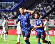 “ピッチの監督”田中碧「試合後に見せた板倉滉への豪快ツッコミ姿」の画像