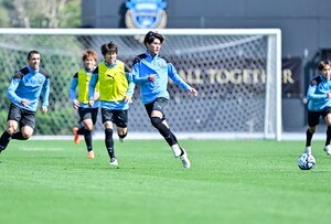 川崎、緊急復帰のDF田邉秀斗がゲーム形式の練習でCBと左SBで連携確認！ 小林悠＆登里享平が完全合流で、ダミアンもシュート練習に参加…2トップなど複数布陣試すの画像