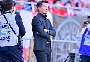 「激アツ。泣かせるじゃねーか！」槙野智章氏の浦和ACL決勝戦での“男気行動”が、「やっぱり熱い漢だよ」と称賛！「持参してきた僕の宝物」に加え、「ラムネあるの可愛い笑」の声もの画像