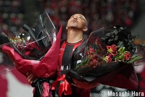 天才・小野伸二が古巣・浦和レッズ相手にラストダンス！ PHOTOギャラリー【明治安田J1リーグ 第34節 北海道コンサドーレ札幌vs浦和レッズ 2023年12月3日 14:03キックオフ】の画像