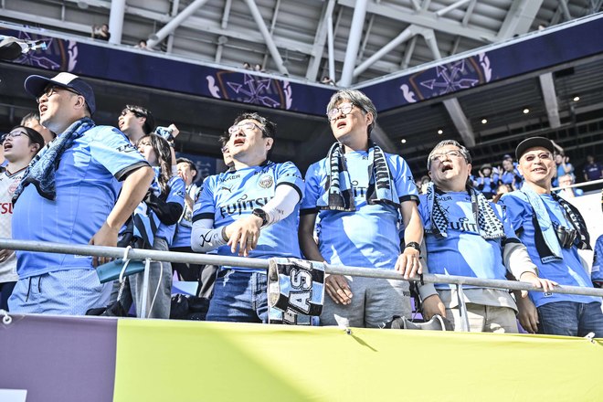 【サポーターアルバム】敵地で勝利を掴んだ川崎フロンターレのサポーター写真75枚！ 圧巻の応援で勝ち越し導く「サンフレッチェ広島ー川崎フロンターレ」の画像004