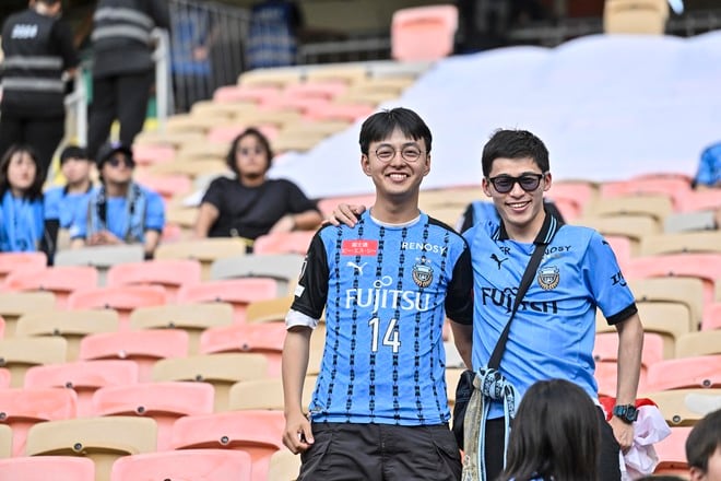 【サポーターアルバム】ACLE決勝に駆け付けた川崎サポーターは衝撃の700人！ 現地で声援を送ったサポーター写真81枚「アル・アハリー川崎フロンターレ(3)」の画像043