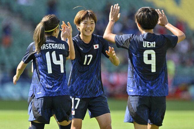 「とっても赤い」「可愛すぎるて」電撃移籍&なでしこ初招集のヒロイン候補“23歳誕生日”の赤ユニ姿に反響!「想像以上に赤も似合う」「ほんと期待しかない」の声の画像