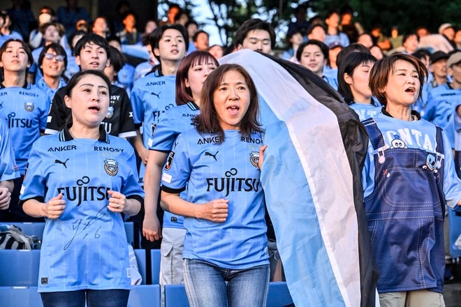 【サポーターアルバム】平日ナイターの試合前から駆け付けた川崎フロンターレのサポーター写真84枚！ 夕日に照らされながらの等々力ショット「川崎フロンターレー横浜FC」の画像013