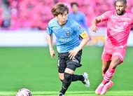 「すごい動画だ」偉業達成のJ1川崎FW小林悠を“超えられた”レジェンドが祝福！「カズさんイケおじすぎるな」「こんな素敵な先輩になりたい」の画像