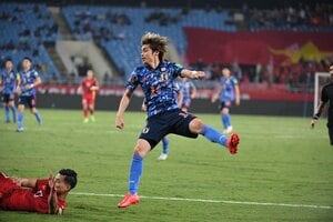 サッカー日本代表・伊東純也はもはや「日本のエース｣！｢止まらない｣｢止められない｣!!スピードスターがベトナム代表戦で貴重な｢先制ゴール｣＆｢幻のスーパーゴール｣【動画】の画像