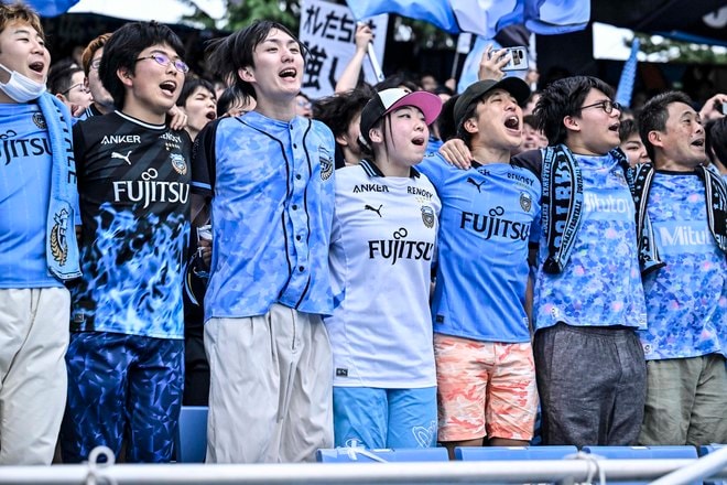 【サポーターアルバム】完封勝利後に笑顔＆万歳見せた「川崎フロンターレの試合後のサポーター写真83枚」！ ホーム連勝を熱狂的サポート「川崎フロンターレーセレッソ大阪」の画像022