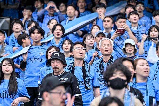 【サポーターアルバム(3)】G大阪戦での観客席＆入場時の川崎フロンターレのサポーター写真77枚！選手と手をつないだ子どもたちなど現地写真「川崎フロンターレーガンバ大阪(3)」の画像014