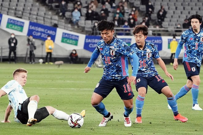 PHOTOギャラリー「ピッチの焦点」【国際親善試合　Ｕ－２４日本代表ｖｓＵ－２４アルゼンチン代表　２０２１年３月２６日　１９：００キックオフ】の画像008