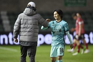 先発・南野拓実が魅せた！ リバプールを快勝に導いた「美しすぎるミドルシュート」の画像