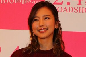 ｢やっぱり可愛い！｣元日本代表のJ1鹿島MF柴崎岳の美人アイドル妻、家族旅行中の“ばっちりメイク近影”が沸騰｢さすがアントラーズ｣な驚きの遭遇も！の画像