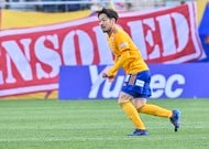 「ウッチー顔ちっちゃいな」元サッカー日本代表・内田篤人氏と横浜FCマスコットの「2ショット」が反響！ 「かわいい＆かわいい」の画像