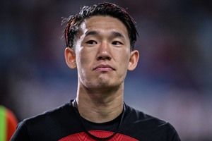 「愛されてるなぁ!!」ベルギー2年目MF明本考浩の試合後ロッカールームの誕生日祝い映像が話題！「可愛がられてる」「明本のコミュ力はベルギーでも健在で安心」の声の画像