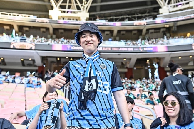 【サポーターアルバム】アジア青覇を果たすべく700人の川崎サポーターがACLE決勝に駆け付けた！ 現地で声援を送ったサポーター写真72枚「アル・アハリー川崎フロンターレ(2)」の画像066