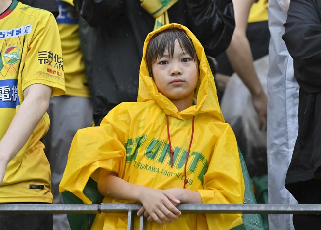 【千葉サポーターアルバム】雨の中で首位堅持のチームを後押しした「ジェフユナイテッド千葉のサポーター写真99枚」！ ゴール裏の熱狂ショット「ジェフユナイテッド千葉ーベガルタ仙台」の画像042