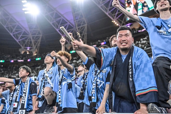 【サポーターアルバム】ACLE決勝で敗退した川崎サポーターの涙の姿……試合後、現地で感情を爆発させたサポーター写真51枚「アル・アハリー川崎フロンターレ」の画像046