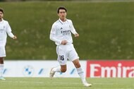 「またピピいるやん」U-19日本代表MF中井卓大がレアル・マドリードのトップチーム練習に再び参加! 「日本の宝」がゴールを決めるシーンも…トニ・クロースらとともに汗を流し「高まる期待」の画像