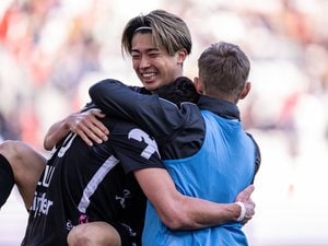 前に3人いても決めきる！ 中村敬斗の公式戦14得点目は豪快ゴール！ 日本代表招集も期待される22歳が、欧州で得点量産中の画像