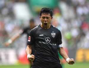 シュツットガルトのサッカー日本代表MF遠藤航が“豪快右足ミドル”で「ブンデスリーガ今季初ゴール」！ 23ｍを豪速でぶち抜く衝撃の同点弾に「ゴラッソすぎる」「エグい」とファン大歓喜！【動画】の画像