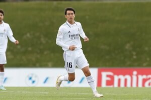 「タグ付けされてる!」レアル・マドリードMF中井卓大、またも「トップチーム練習」に参加! DFダビド・アラバのSNS投稿に登場…隣には元ドイツ代表MFトニ・クロースの姿もの画像