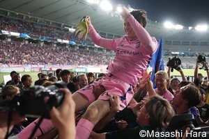 守護神のラストマッチ、｢ゴール裏のサポーター目がけて蹴れば入ると思った｣横浜FC櫻川ソロモンに先制点を許した元日本代表38歳が劇的な逆転弾【FC東京VS横浜FC】激闘PHOTOギャラリーの画像