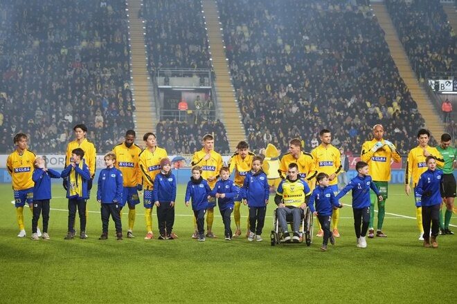 キャプテン谷口彰悟ら｢日本人5人｣が先発！ベルギーリーグ｢5連勝｣で2位浮上！後藤啓介が抱きついた｢相手｣！シントトロイデン｢熱狂のスタジアム｣潜入【シントトロイデンvsクラブ・ブルージュ】PHOTOギャラリーの画像005