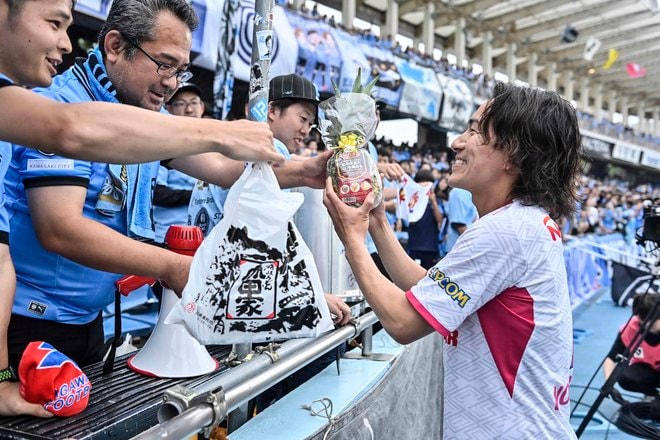 【サポーターアルバム】完封勝利後に笑顔＆万歳見せた「川崎フロンターレの試合後のサポーター写真83枚」！ ホーム連勝を熱狂的サポート「川崎フロンターレーセレッソ大阪」の画像061